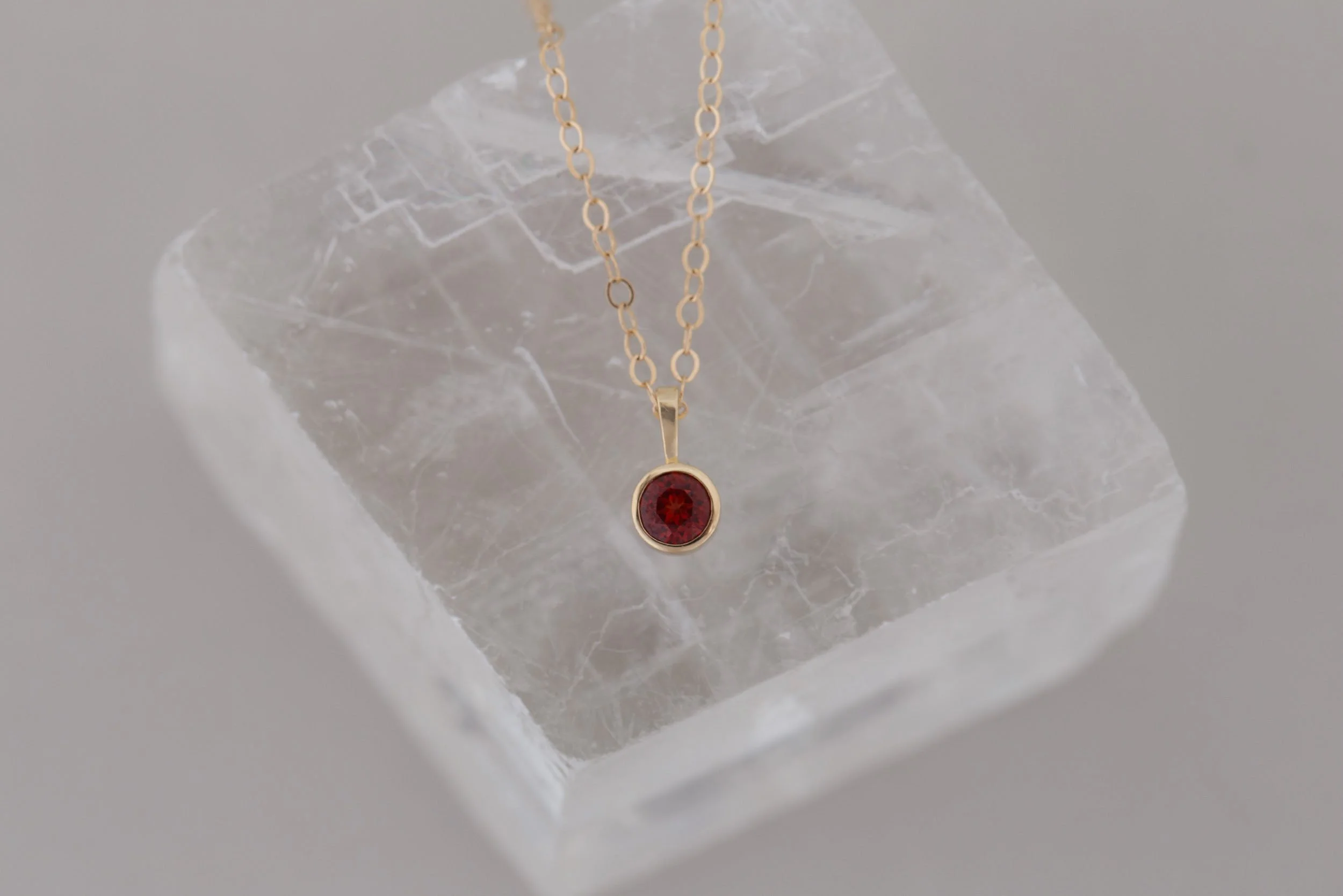 ★ROSEMONT★ 14K necklace (January birthstone) RS1306 Garnet Necklace | The Birthstone Collection | January | 14k